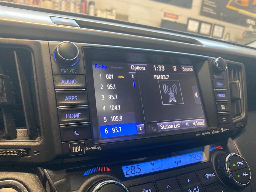 2018 Toyota RAV4 Limited in Alliston, Ontario - 16 - w1024h768px