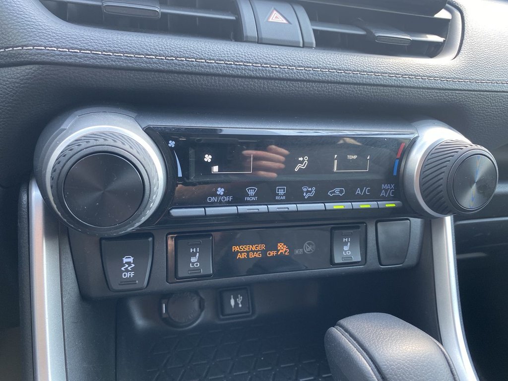 2019 Toyota RAV4 LE in Alliston, Ontario - 18 - w1024h768px