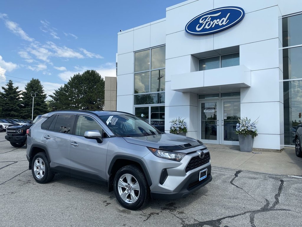 2019 Toyota RAV4 LE in Alliston, Ontario - 1 - w1024h768px
