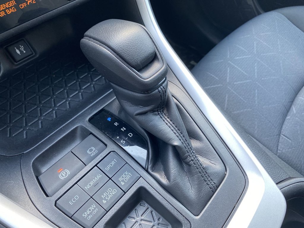 2019 Toyota RAV4 LE in Alliston, Ontario - 19 - w1024h768px