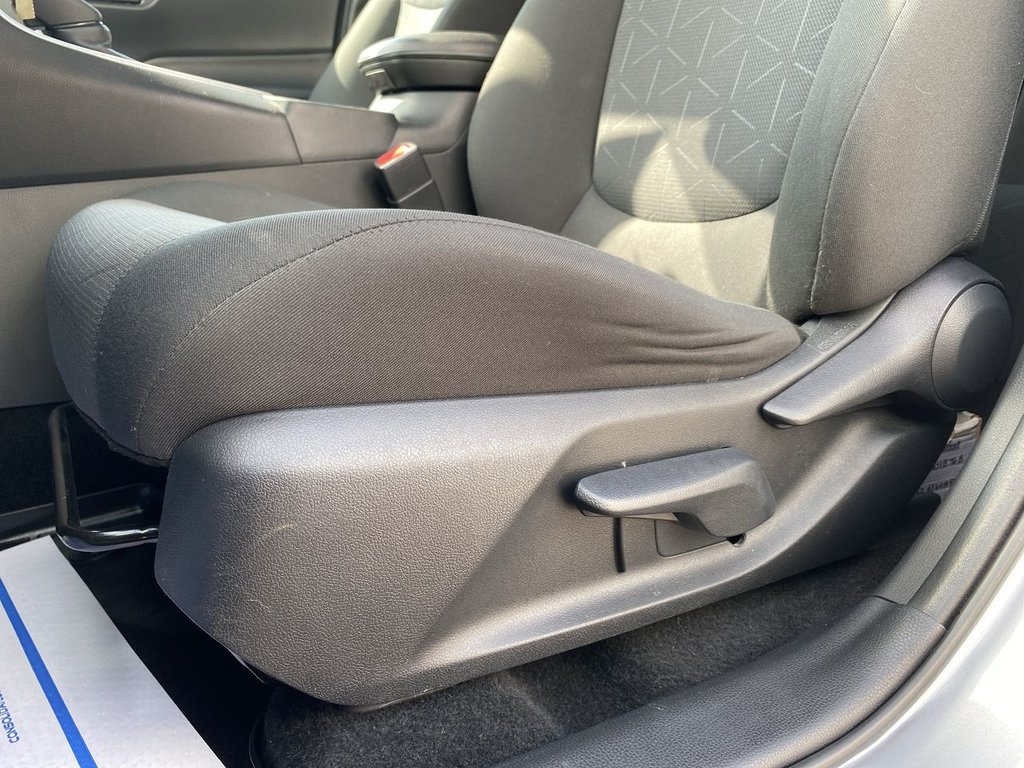2019 Toyota RAV4 LE in Alliston, Ontario - 12 - w1024h768px