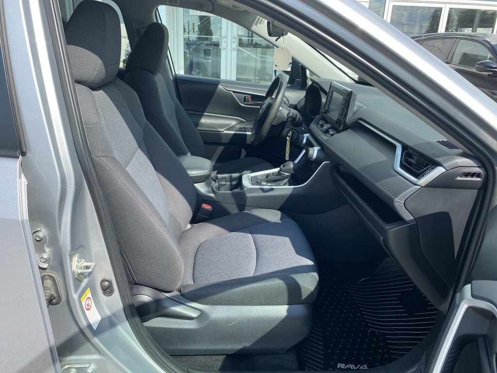 2019 Toyota RAV4 LE in Alliston, Ontario - 23 - w1024h768px
