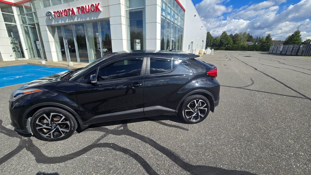 2020  C-HR XLE Premium in Temiskaming Shores, Ontario - 1 - w1024h768px