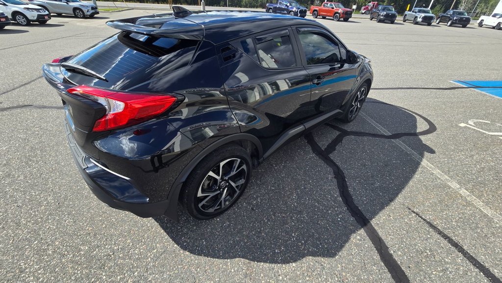 2020  C-HR XLE Premium in Temiskaming Shores, Ontario - 2 - w1024h768px