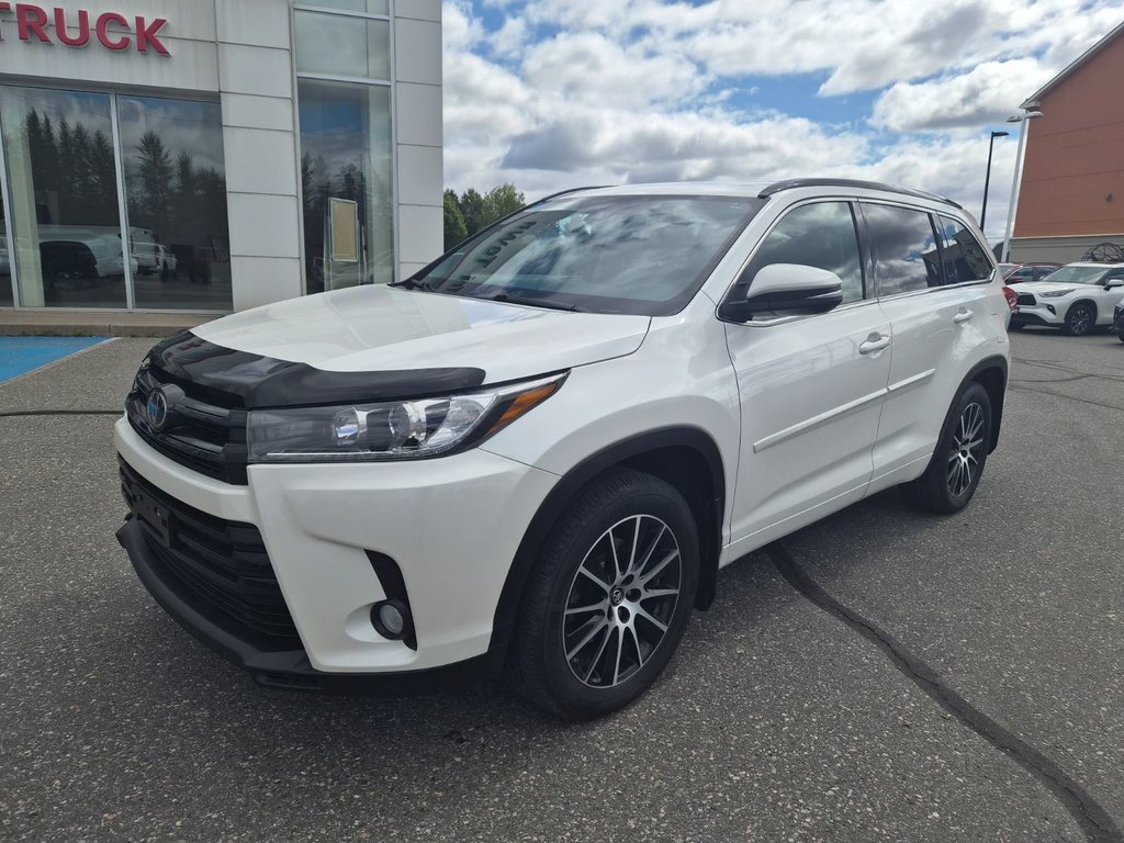 2017 Toyota Highlander SE in Temiskaming Shores, Ontario - 4 - w1024h768px
