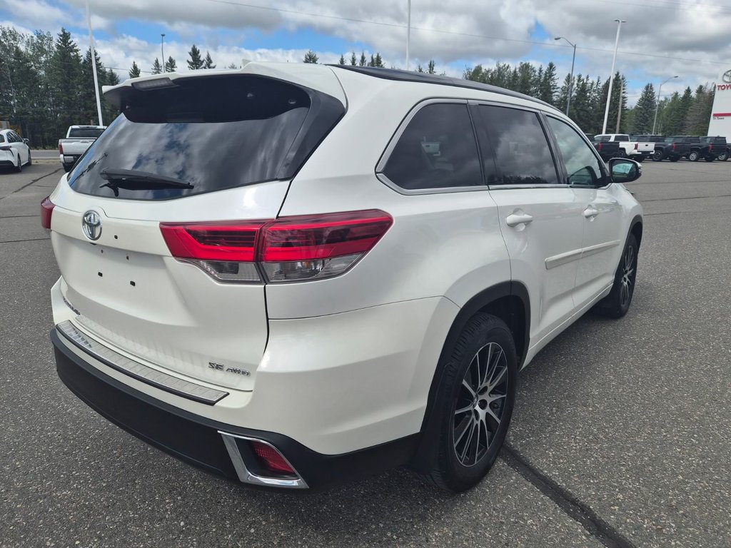 2017 Toyota Highlander SE in Temiskaming Shores, Ontario - 3 - w1024h768px