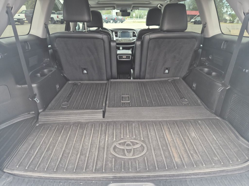 2017 Toyota Highlander SE in Temiskaming Shores, Ontario - 9 - w1024h768px