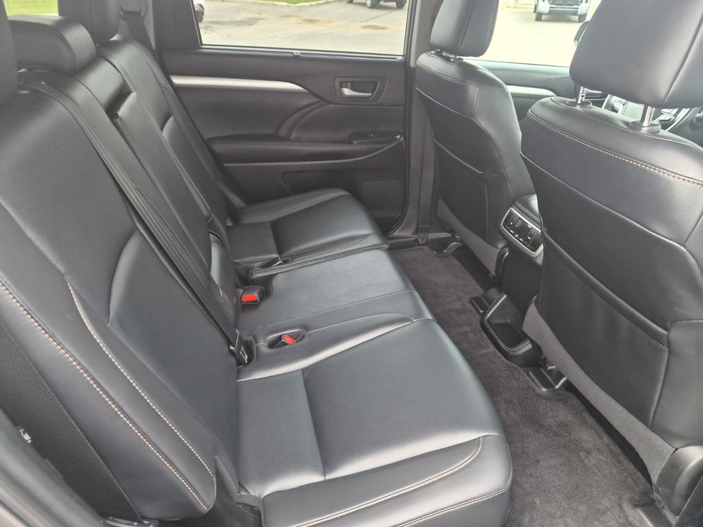 2019 Toyota HIGHLANDER XLE in Temiskaming Shores, Ontario - 7 - w1024h768px