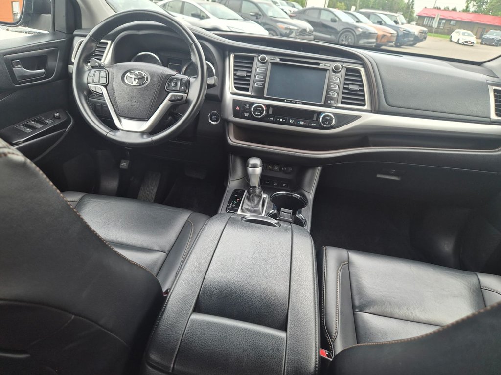 2019 Toyota HIGHLANDER XLE in Temiskaming Shores, Ontario - 6 - w1024h768px