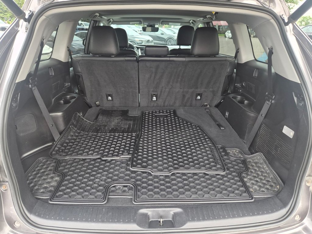 2019 Toyota HIGHLANDER XLE in Temiskaming Shores, Ontario - 9 - w1024h768px