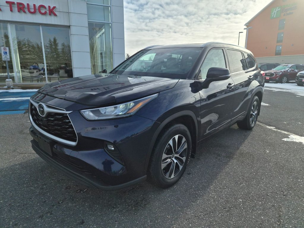 2020 Toyota HIGHLANDER XLE in Temiskaming Shores, Ontario - 3 - w1024h768px