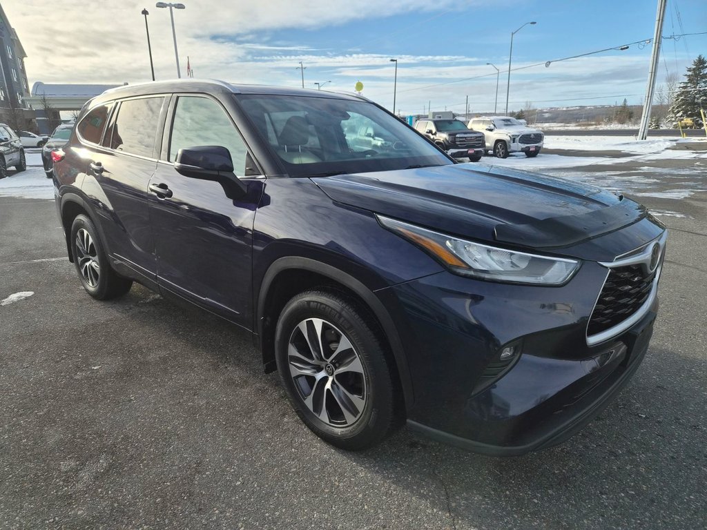 2020 Toyota HIGHLANDER XLE in Temiskaming Shores, Ontario - 2 - w1024h768px