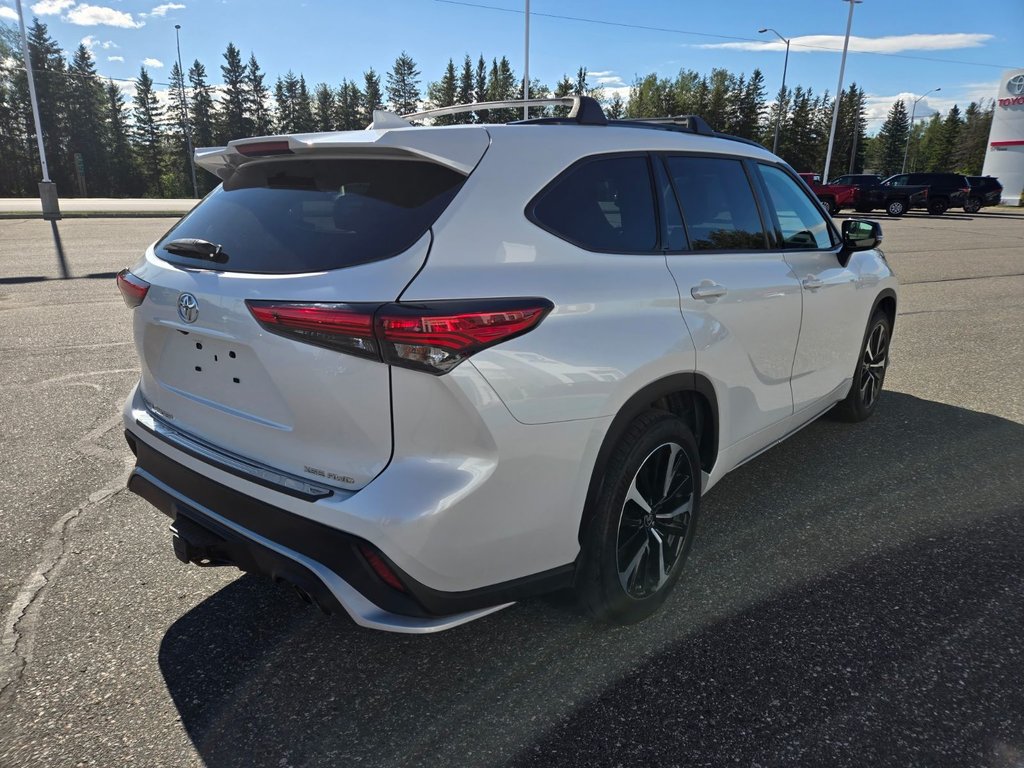 2022 Toyota Highlander XSE in Temiskaming Shores, Ontario - 3 - w1024h768px