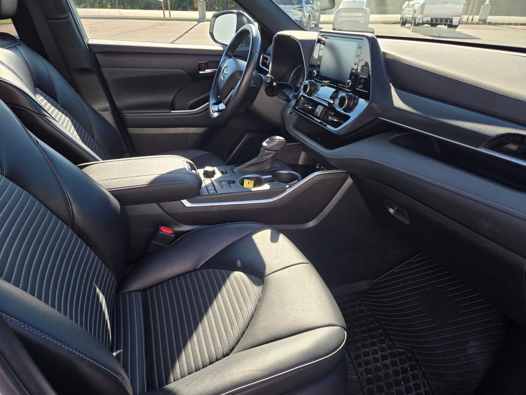 2022 Toyota Highlander XSE in Temiskaming Shores, Ontario - 8 - w1024h768px