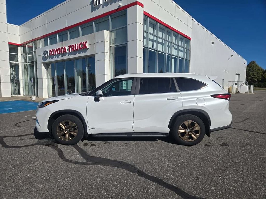 2023  Highlander Hybrid XLE in Temiskaming Shores, Ontario - 1 - w1024h768px