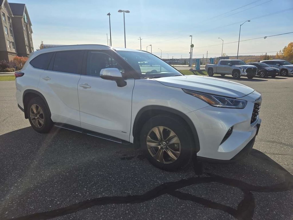 2023 Toyota Highlander HYBRID XLE in Temiskaming Shores, Ontario - 4 - w1024h768px