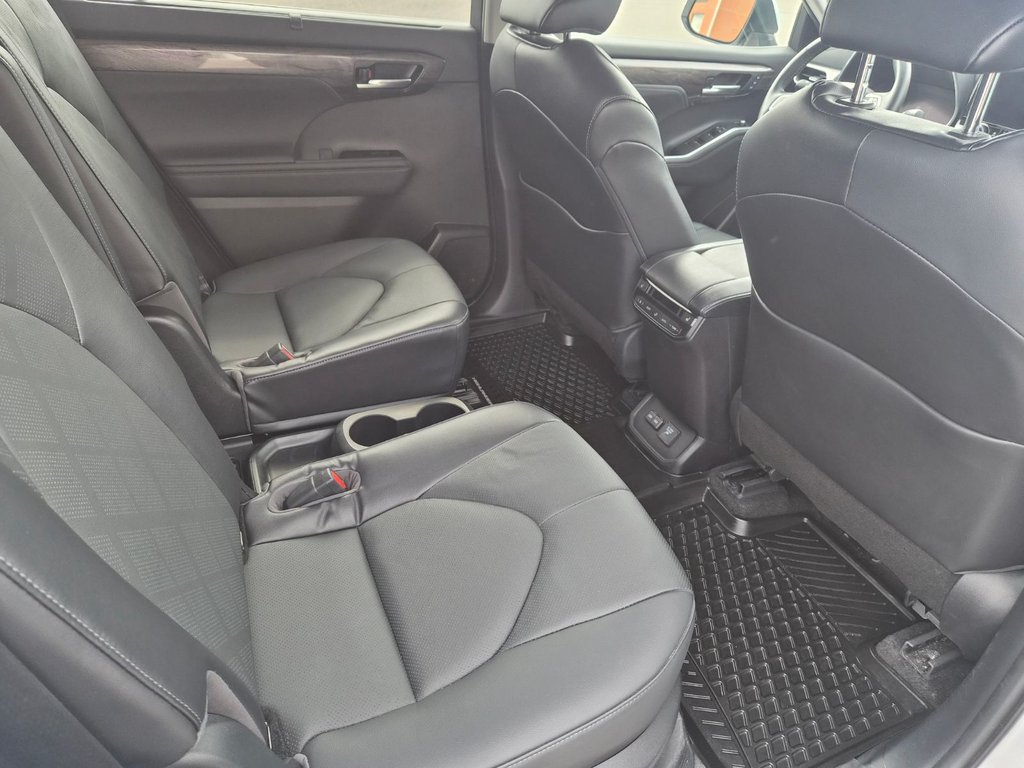 2023 Toyota HIGHLANDER HYBRID PLATINUM in Temiskaming Shores, Ontario - 7 - w1024h768px