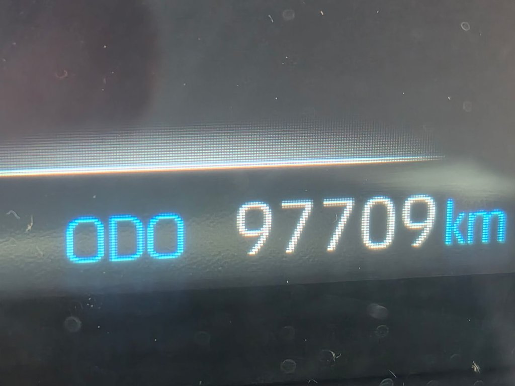 2019 Toyota RAV4 HYBRID LE in Temiskaming Shores, Ontario - 9 - w1024h768px