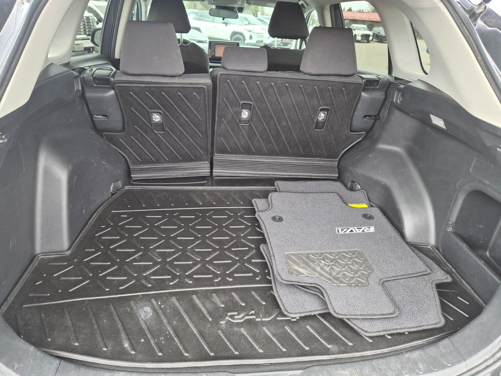 2019 Toyota RAV4 HYBRID LE in Temiskaming Shores, Ontario - 8 - w1024h768px