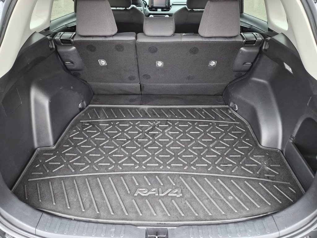 2020 Toyota RAV4 LE in Temiskaming Shores, Ontario - 8 - w1024h768px