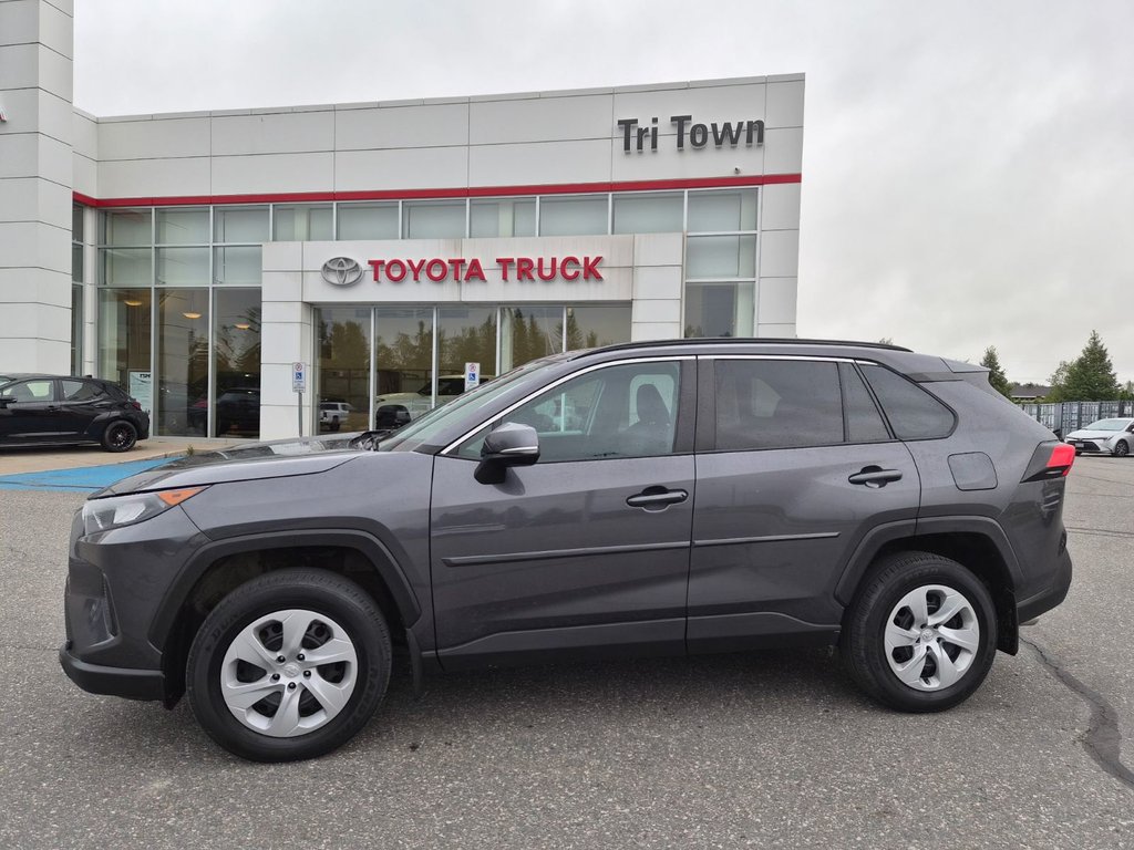 2020 Toyota RAV4 LE in Temiskaming Shores, Ontario - 1 - w1024h768px