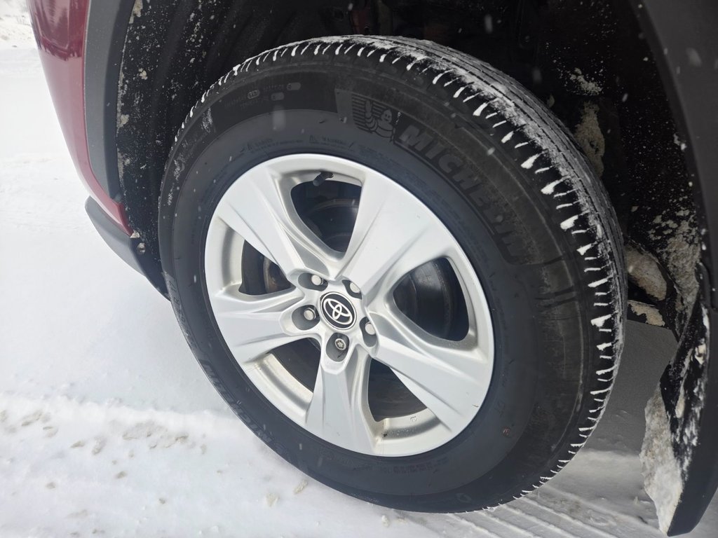 2021 Toyota RAV4 XLE in Temiskaming Shores, Ontario - 10 - w1024h768px