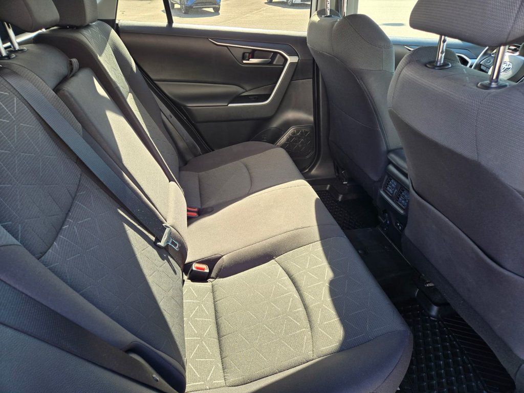 2021 Toyota RAV4 HYBRID XLE in Temiskaming Shores, Ontario - 8 - w1024h768px