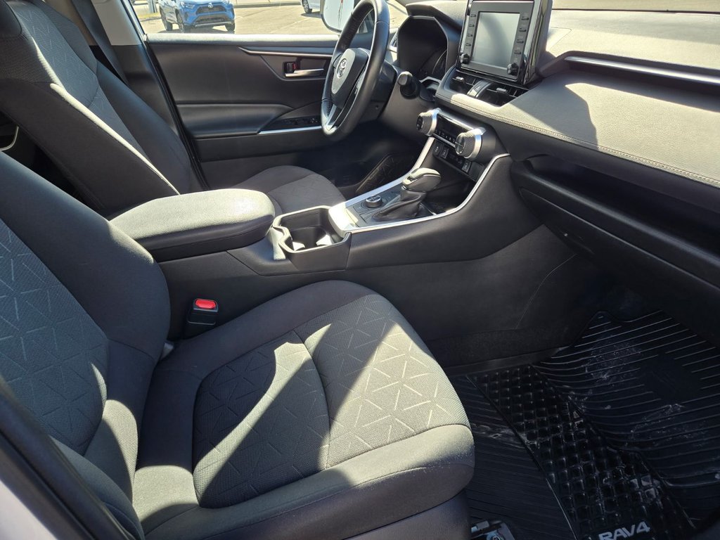 2021 Toyota RAV4 HYBRID XLE in Temiskaming Shores, Ontario - 7 - w1024h768px