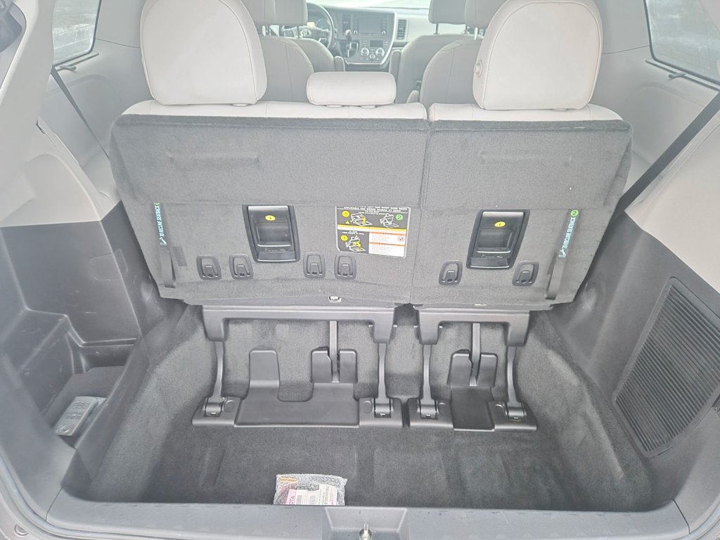 2018 Toyota SIENNA LIMITED in Temiskaming Shores, Ontario - 9 - w1024h768px