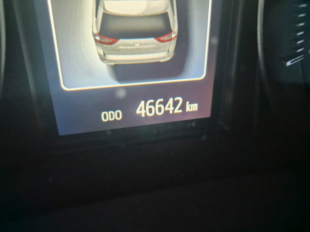 2018 Toyota SIENNA LIMITED in Temiskaming Shores, Ontario - 11 - w1024h768px