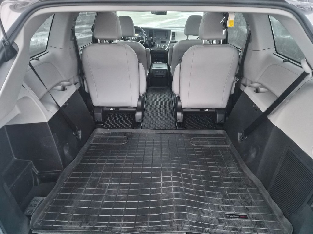 2018 Toyota SIENNA LIMITED in Temiskaming Shores, Ontario - 10 - w1024h768px