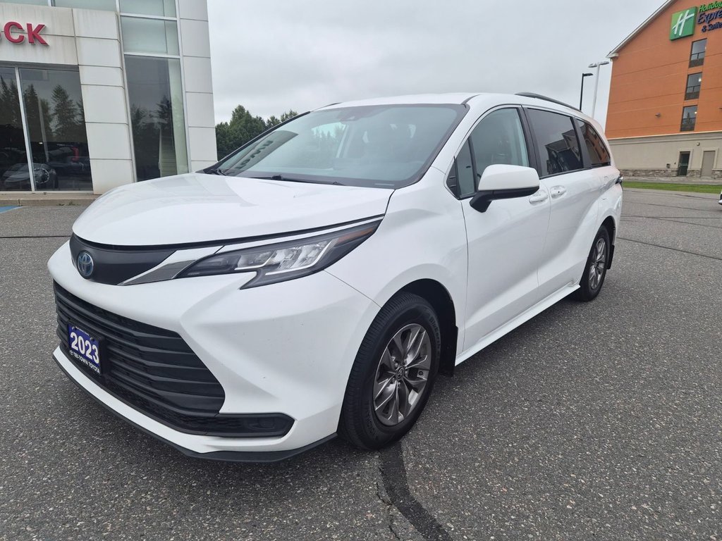 2023 Toyota SIENNA LE AWD in Temiskaming Shores, Ontario - 2 - w1024h768px