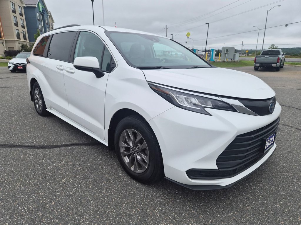 2023 Toyota SIENNA LE AWD in Temiskaming Shores, Ontario - 3 - w1024h768px