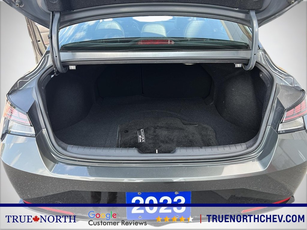 2023 Hyundai Elantra in North Bay, Ontario - 6 - w1024h768px