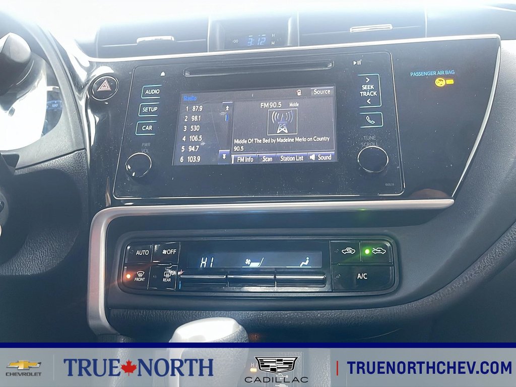 2018 Toyota Corolla in North Bay, Ontario - 9 - w1024h768px