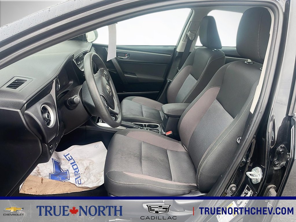 2018 Toyota Corolla in North Bay, Ontario - 6 - w1024h768px