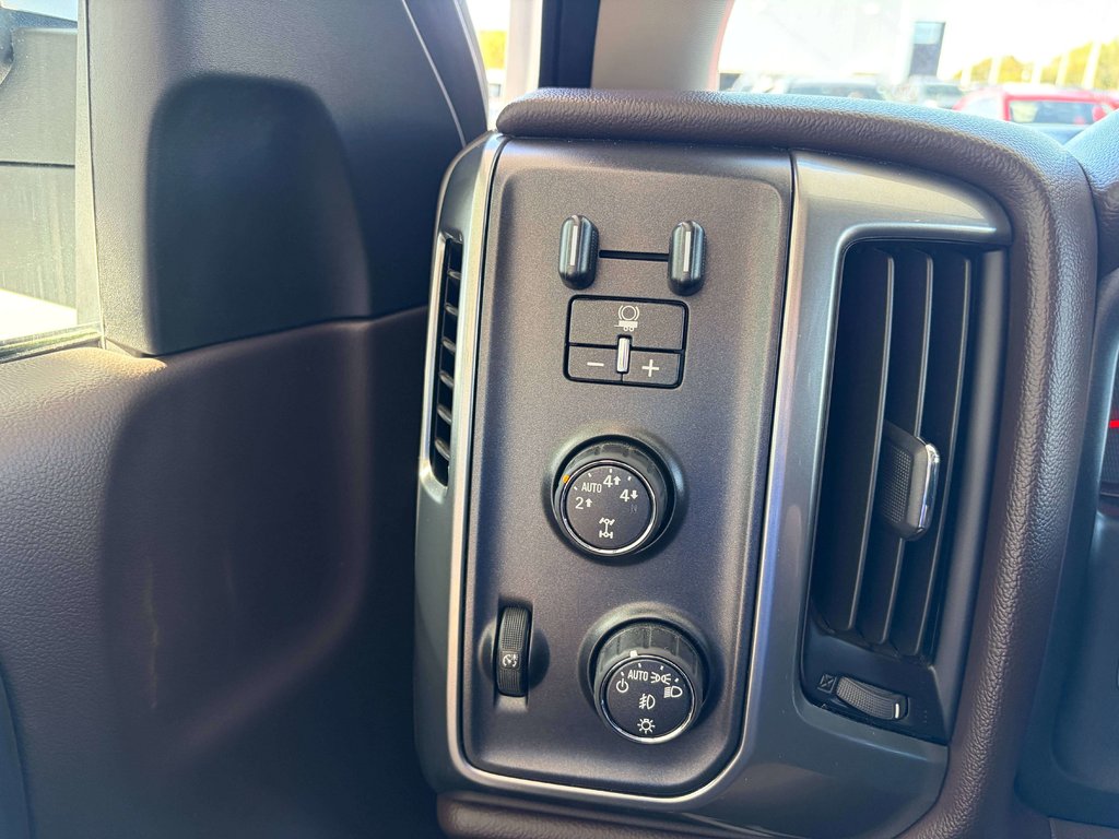 2016 Chevrolet Silverado 1500 LT in Saint-Georges, Quebec - 16 - w1024h768px