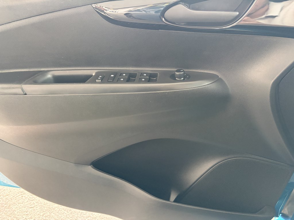 Chevrolet Spark 4dr HB CVT LT w-1LT 2019 à Saint-Georges, Québec - 17 - w1024h768px