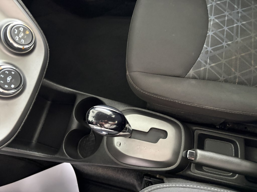 Chevrolet Spark 4dr HB CVT LT w-1LT 2019 à Saint-Georges, Québec - 12 - w1024h768px