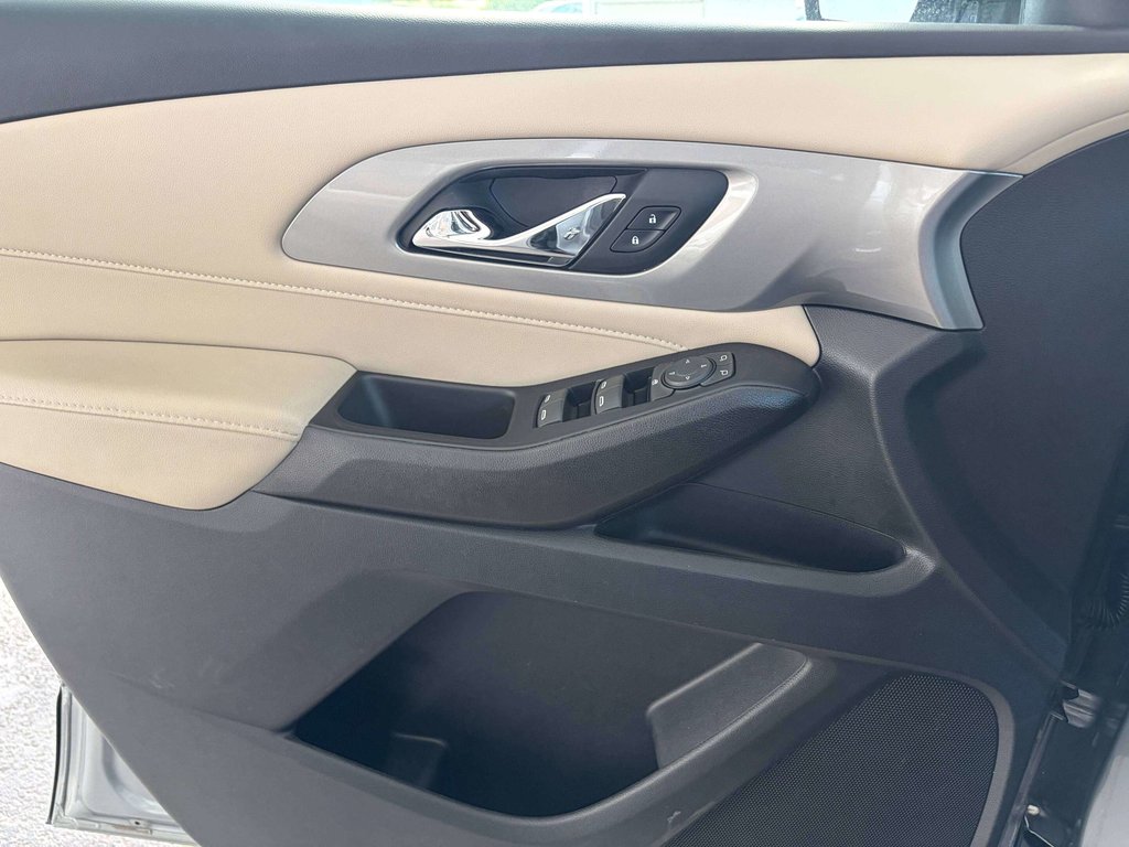 2023 Chevrolet Traverse AWD 4dr LS w-1LS in Saint-Georges, Quebec - 17 - w1024h768px