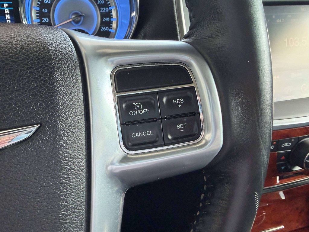 2014 Chrysler 300 Touring in Saint-Georges, Quebec - 15 - w1024h768px