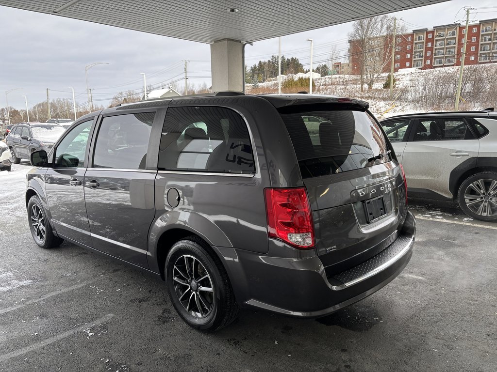 2018  Grand Caravan Crew Plus 2WD in Saint-Georges, Quebec - 5 - w1024h768px