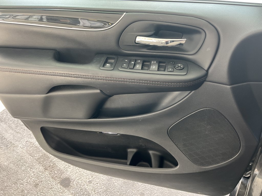 2020 Dodge Grand Caravan Premium Plus 2WD in Saint-Georges, Quebec - 17 - w1024h768px