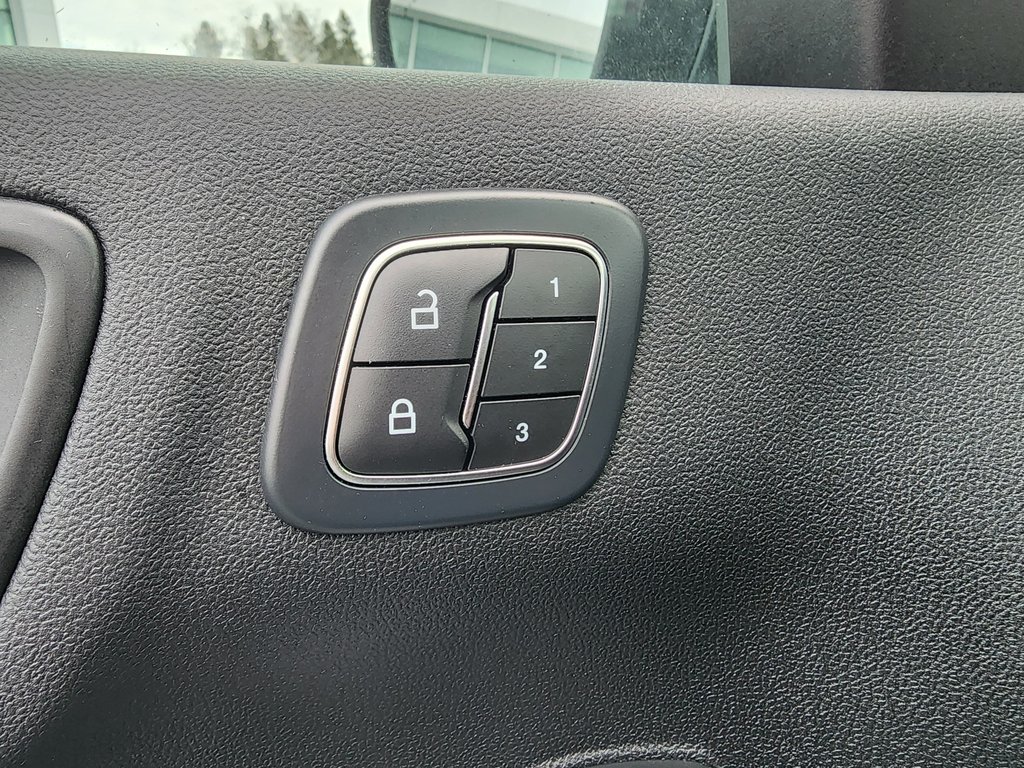 2023 Ford Escape ST-Line Elite AWD in Saint-Georges, Quebec - 10 - w1024h768px