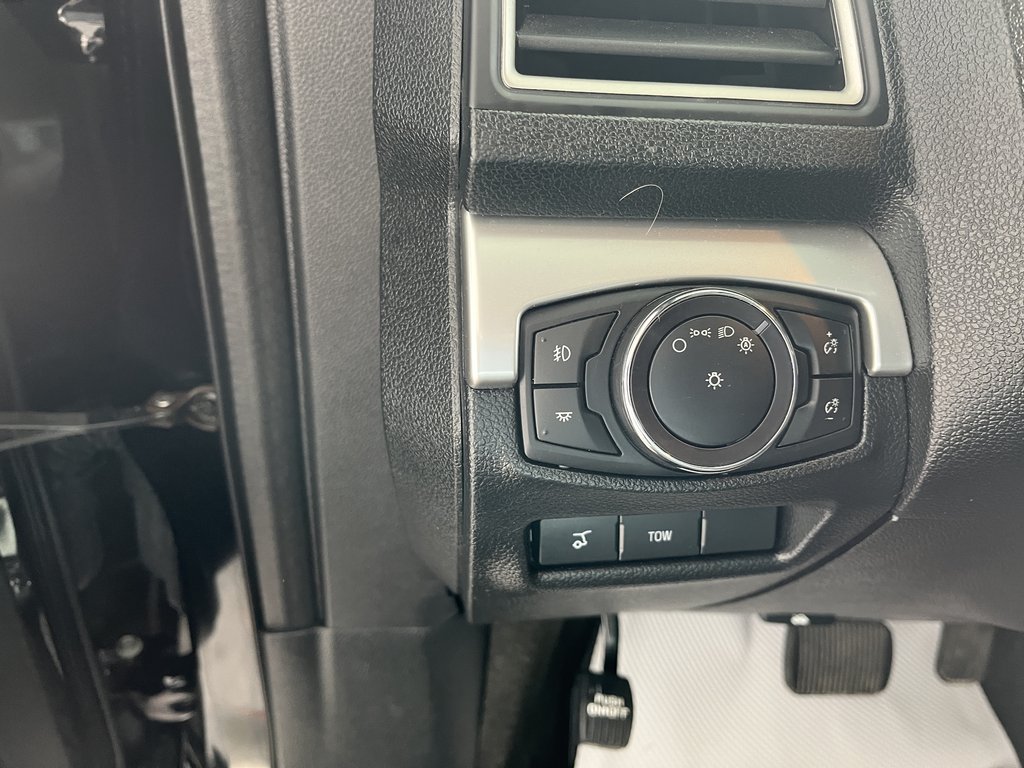 2017 Ford Explorer 4WD 4dr XLT in Saint-Georges, Quebec - 17 - w1024h768px