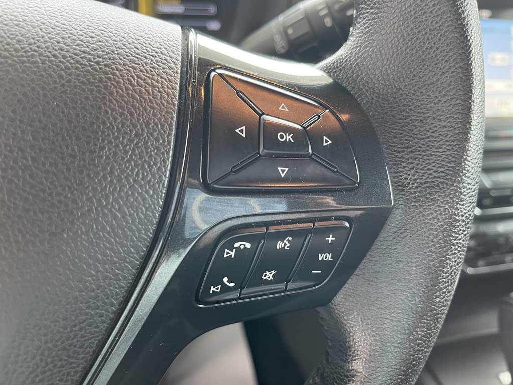 2017 Ford Explorer 4WD 4dr XLT in Saint-Georges, Quebec - 15 - w1024h768px