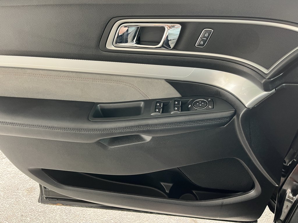 2017 Ford Explorer 4WD 4dr XLT in Saint-Georges, Quebec - 18 - w1024h768px