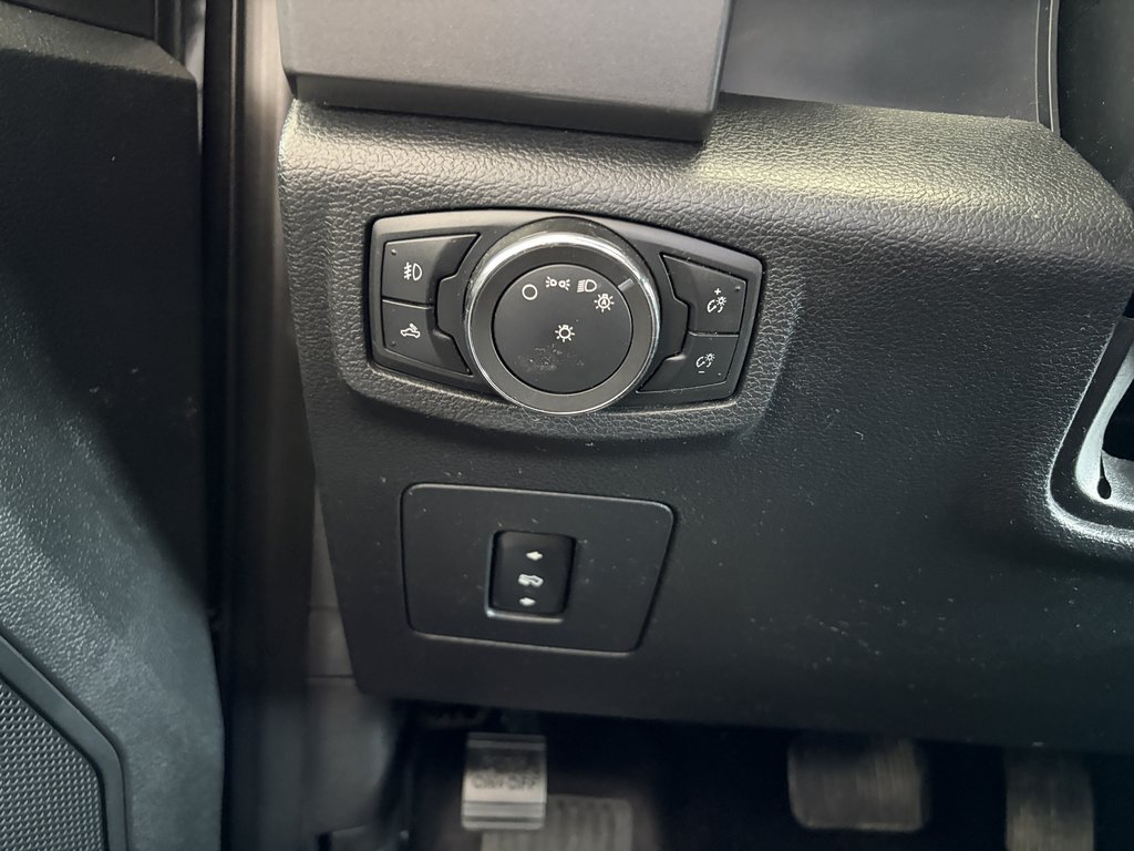 2016 Ford F-150 4WD SuperCrew 145  XLT in Saint-Georges, Quebec - 17 - w1024h768px