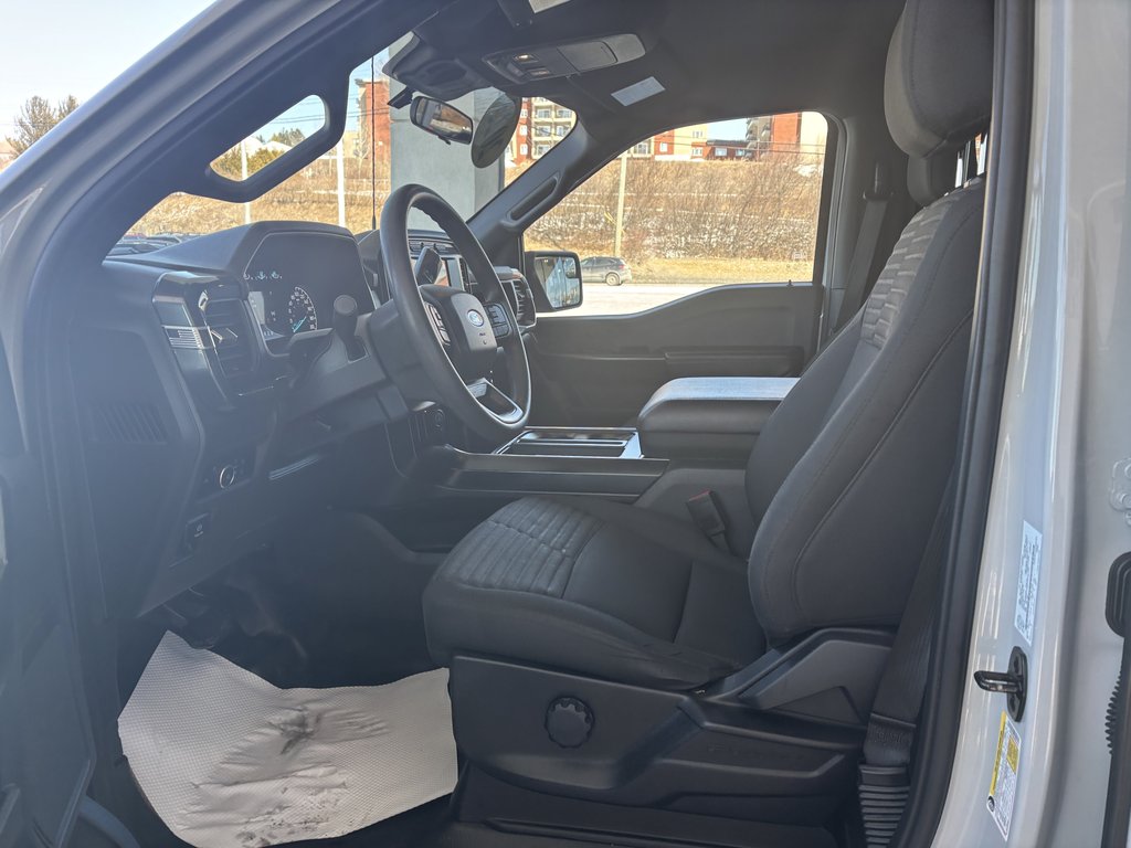 Ford F-150 XL 4WD SuperCrew 6.5' Box 2023 à Saint-Georges, Québec - 11 - w1024h768px