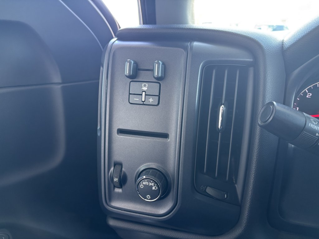 2015 GMC Sierra 1500 4WD Crew Cab 153.0 in Saint-Georges, Quebec - 15 - w1024h768px